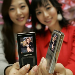 Samsung to release Flash Player at CES 2006 yp z5 03