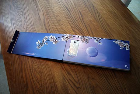 O2 Cocoon - The designer phone gets unboxed