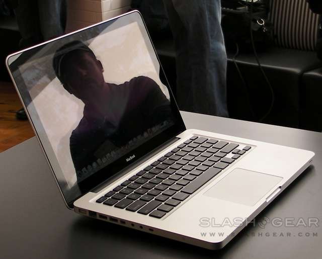 Apple MacBook Review Late 2008 Model apple-macbook-review-62wtmk