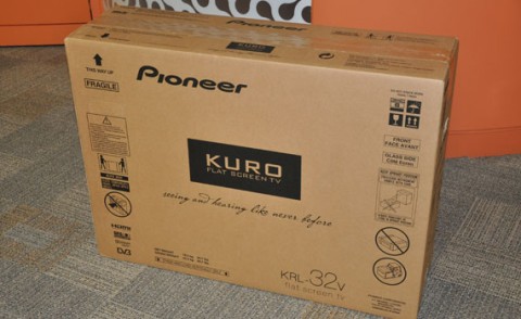 pioneer_kuro_krl-32v_unboxing_1-480x294