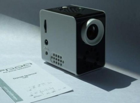 http://www.slashgear.com/wp-content/uploads/2008/11/epoq_pico_sugar_cube_projector_1.jpg