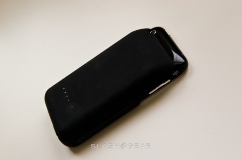 mophie_juice_pack_iphone_3g_4_slashgear-480x319