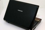 Samsung NC10 netbook in black and two-tone blue shipping