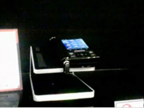 Samsung concept phone features OLED screen that folds samsungfoldingscreen 480x360