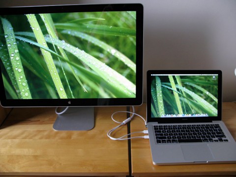 apple_led_cinema_display_unboxing_2-480x360