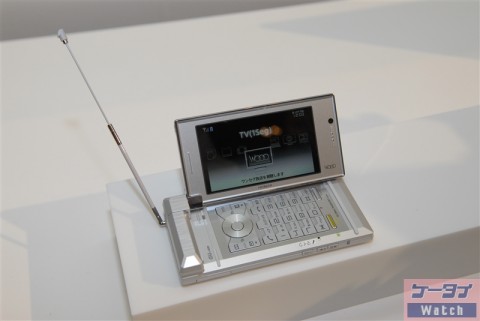 kddi-hithaci-wooo-phone-9 kddi hithaci wooo phone 9 480x321