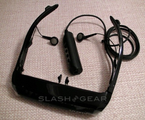 vuzix_iwear_av230xl_05_sg vuzix_iwear_av230xl_05_sg-480x397