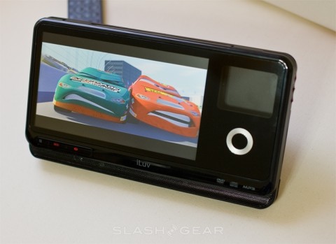 iluv portable player 1 slashgear 480x349