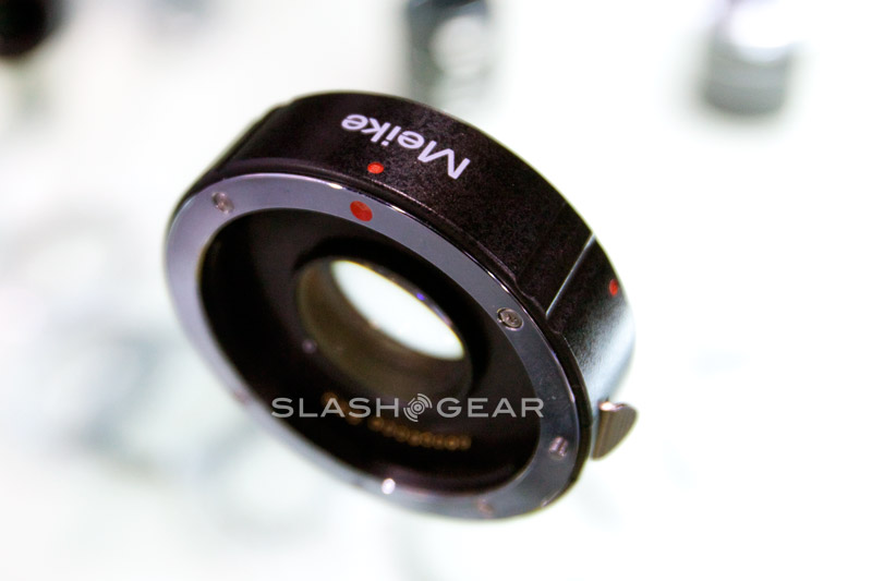 Meike’s 1.4x teleconverter spotted at PMA 2009, hands-on