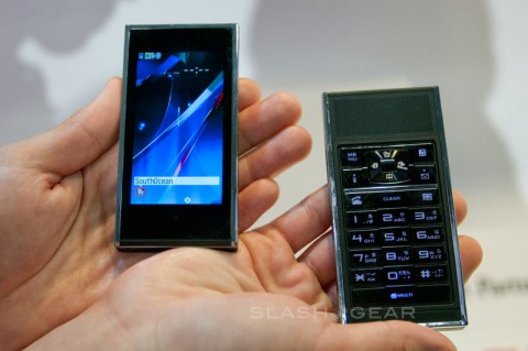 SlashGears Best of CTIA 2009 ctia 2009 decomo separate phone 1 480x319