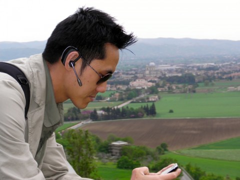 plantronics-voyager-pro-vincent-1 plantronics voyager pro vincent 1 480x360