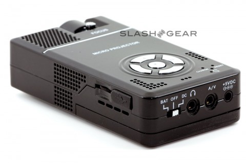slasghgear-aaxa-pc-pico-projector-095 slasghgear aaxa pc pico projector 095 480x319