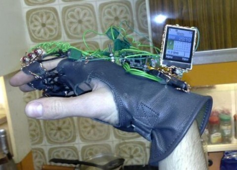 glove phone 1 480x343