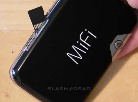Novatel Wireless MiFi 2352 MiFi 2352 unboxing slashgear 11 480x357
