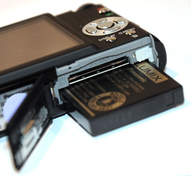 Panasonic DMC FX48 battery open