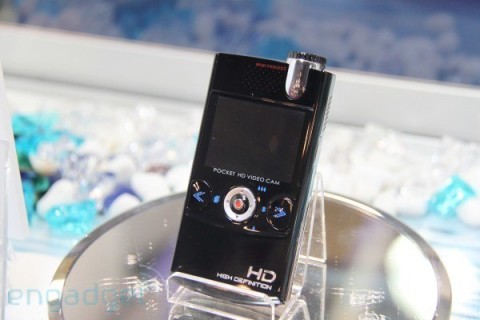 DigiLife DDV JF1 camera is projector, too projectorcam 1 480x320