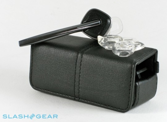 Plantronics Discovery 975 slashgear 2 r3media 540x395