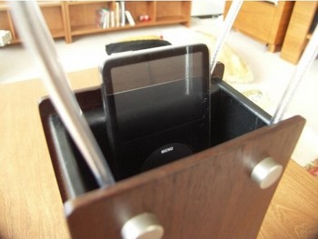 Apple iPod Mobile Speakers Look Like Bags but Arent Speaker2