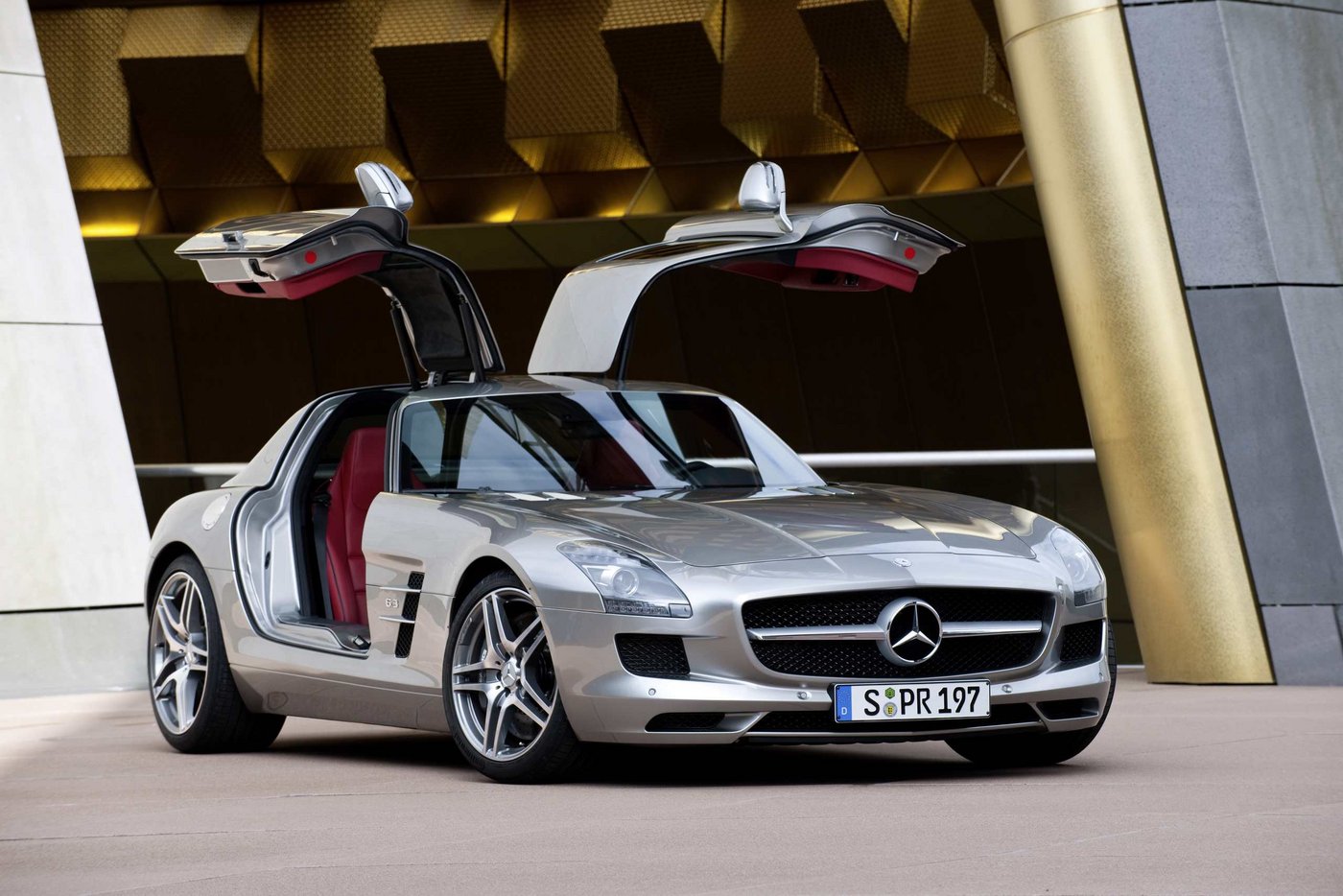 Mercades Benz SLS Doors up