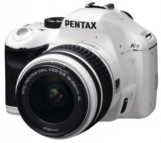 K-x_White_DA L 18-55mm_3QView_sm K-x_White_DA L 18-55mm_3QView_sm