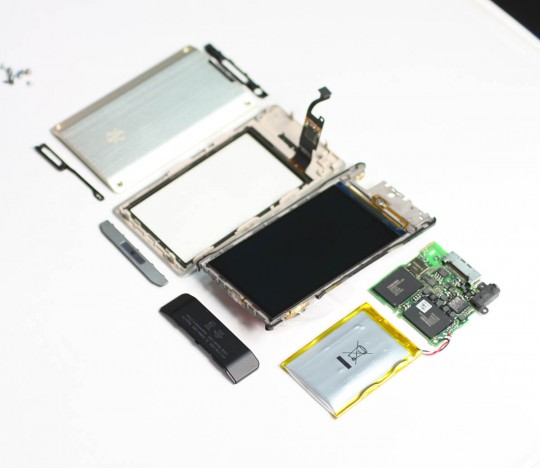 microsoft zune hd teardown 540x468