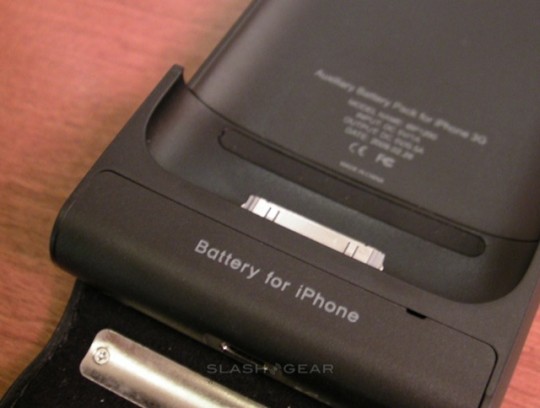 nitrox_iphone_battery_case_slashgear_2 nitrox iphone battery case slashgear 2 540x408