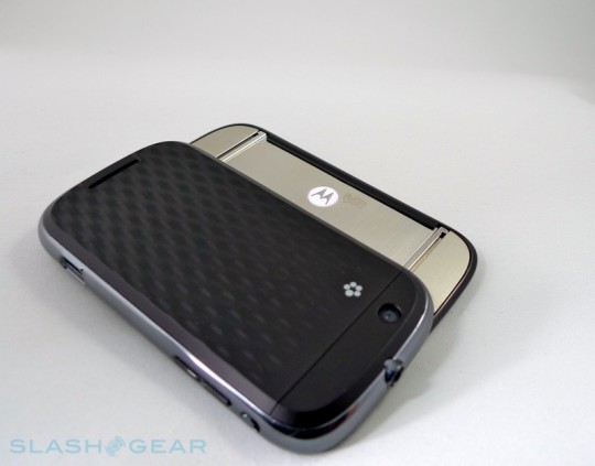 motorola-cliq-motoblur-slashgear-16-r3media motorola cliq motoblur slashgear 16 r3media 540x423