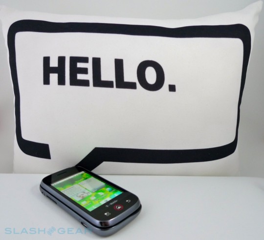 Motorola CLIQ with MOTOBLUR motorola cliq motoblur slashgear 2 r3media 540x492