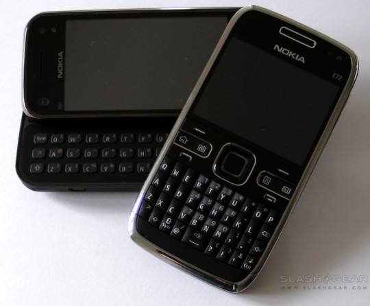Nokia E72 Nokia N97 mini E72 unboxing SlashGear 9 540x446