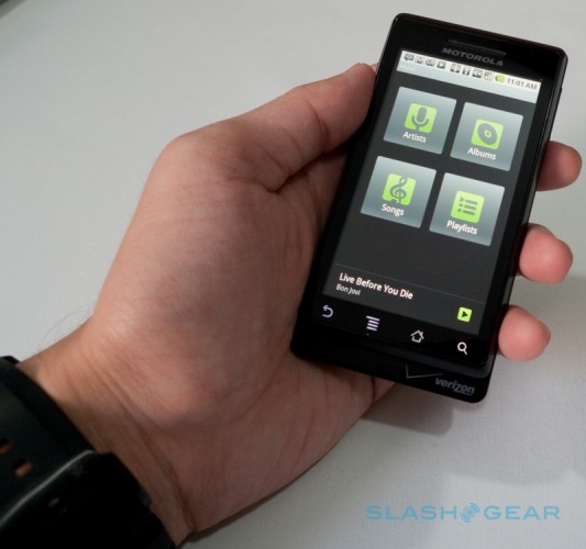 Verizon Droid by Motorola 1 04 r3media 533x500