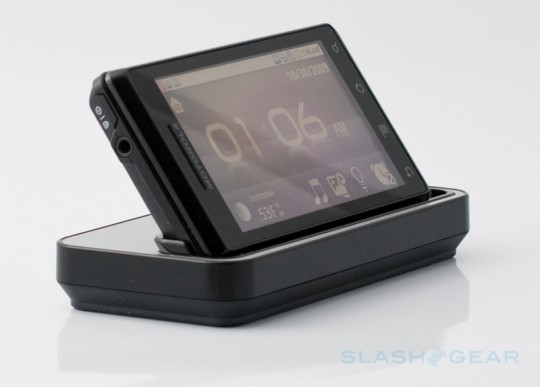 droid front dock closed side r3media 540x387