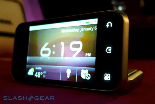 [Image: motorola-backflip-08-r3media-540x361.jpg]