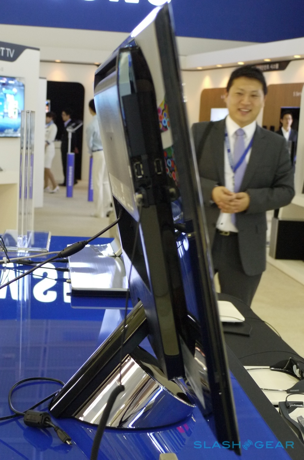 Samsung TA950 And TA750 Asymmetrical 3D TV Eyes-On