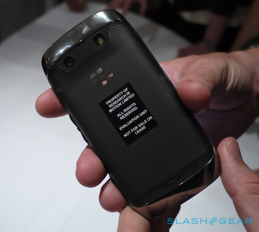BlackBerry Torch 9850/9860 HandsOn [Video] SlashGear