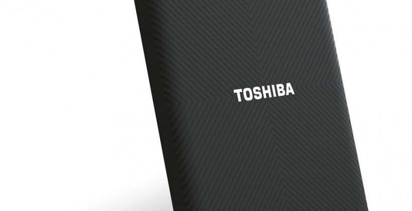 Toshiba Thrive 7″ Tablet takes Honeycomb smaller, rubbery