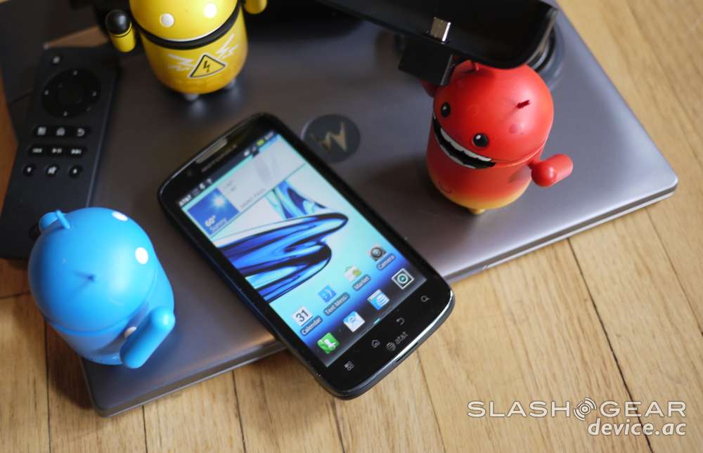 Motorola ATRIX 2 HandsOn And Unboxing [Video] SlashGear