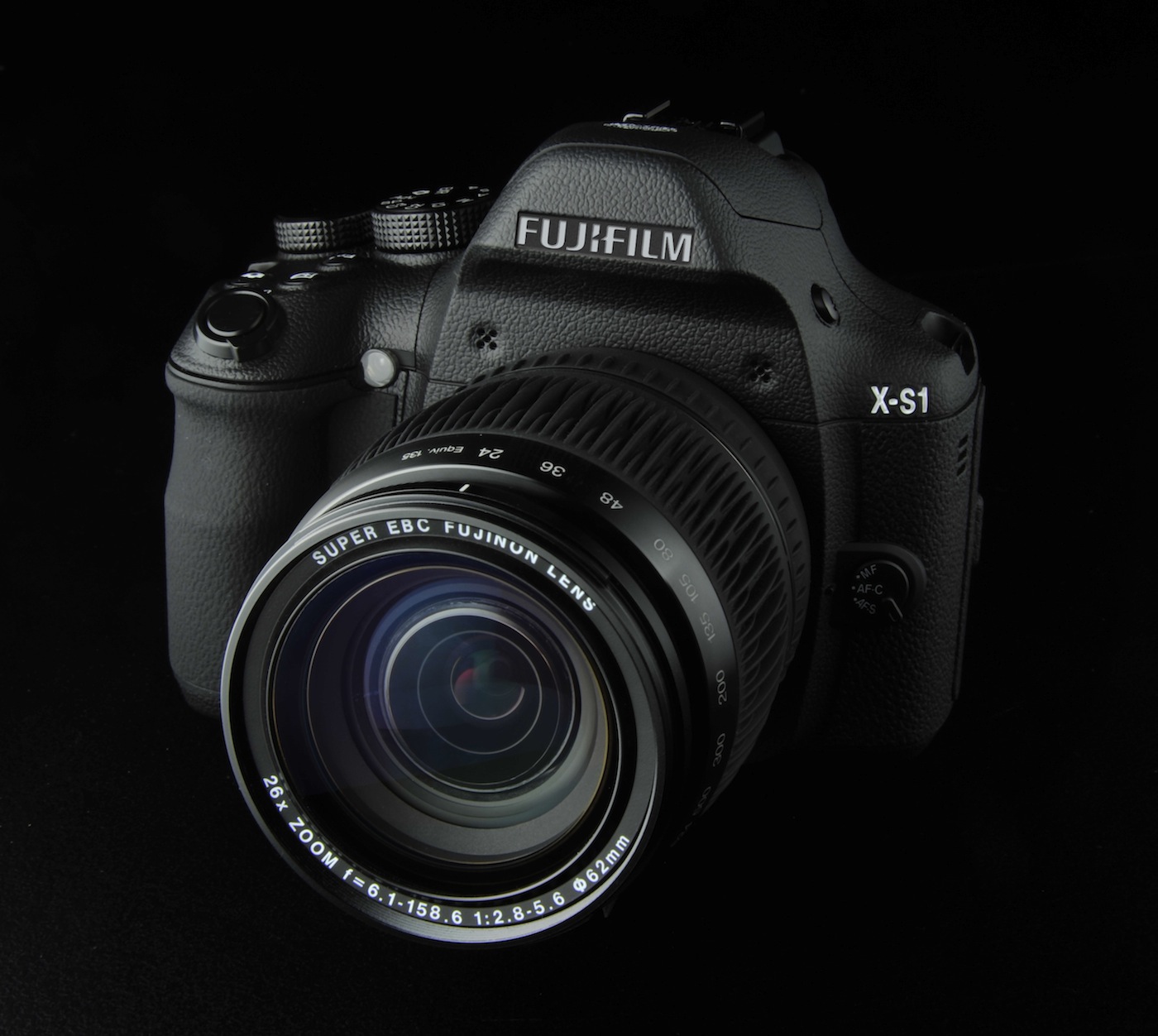Fujifilm X-S1 Packs 26x Zoom And EVF