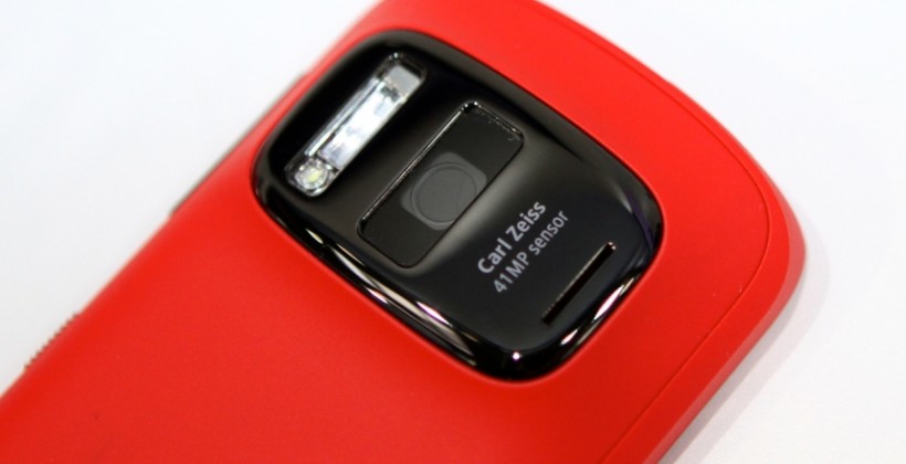 Camera wars light up at MWC 2012