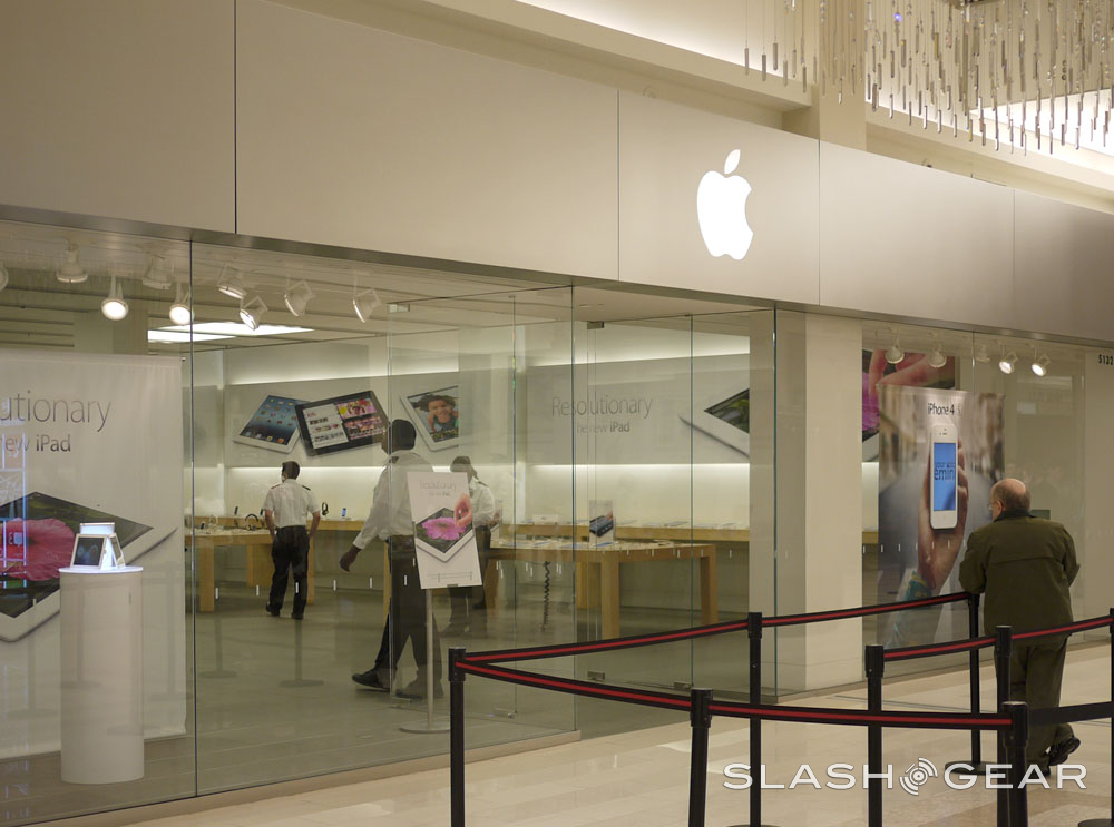 New iPad Has Its Mall Of America Moment SlashGear