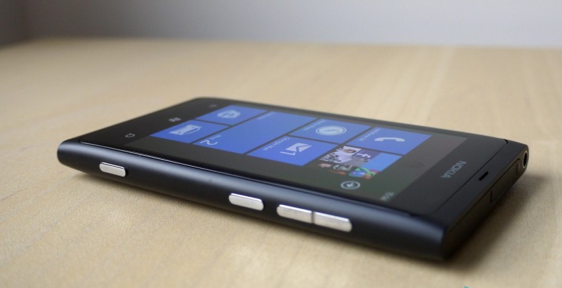 Nokia Lumia 800 battery fix firmware released - SlashGear