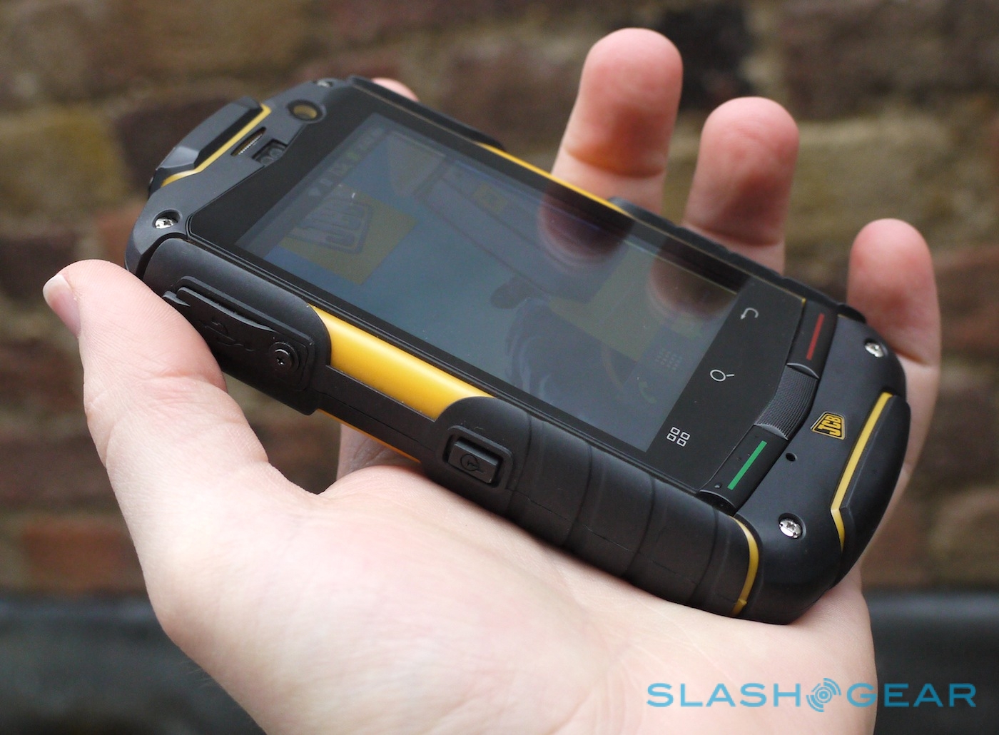jcb_toughphone_review_sg_4
