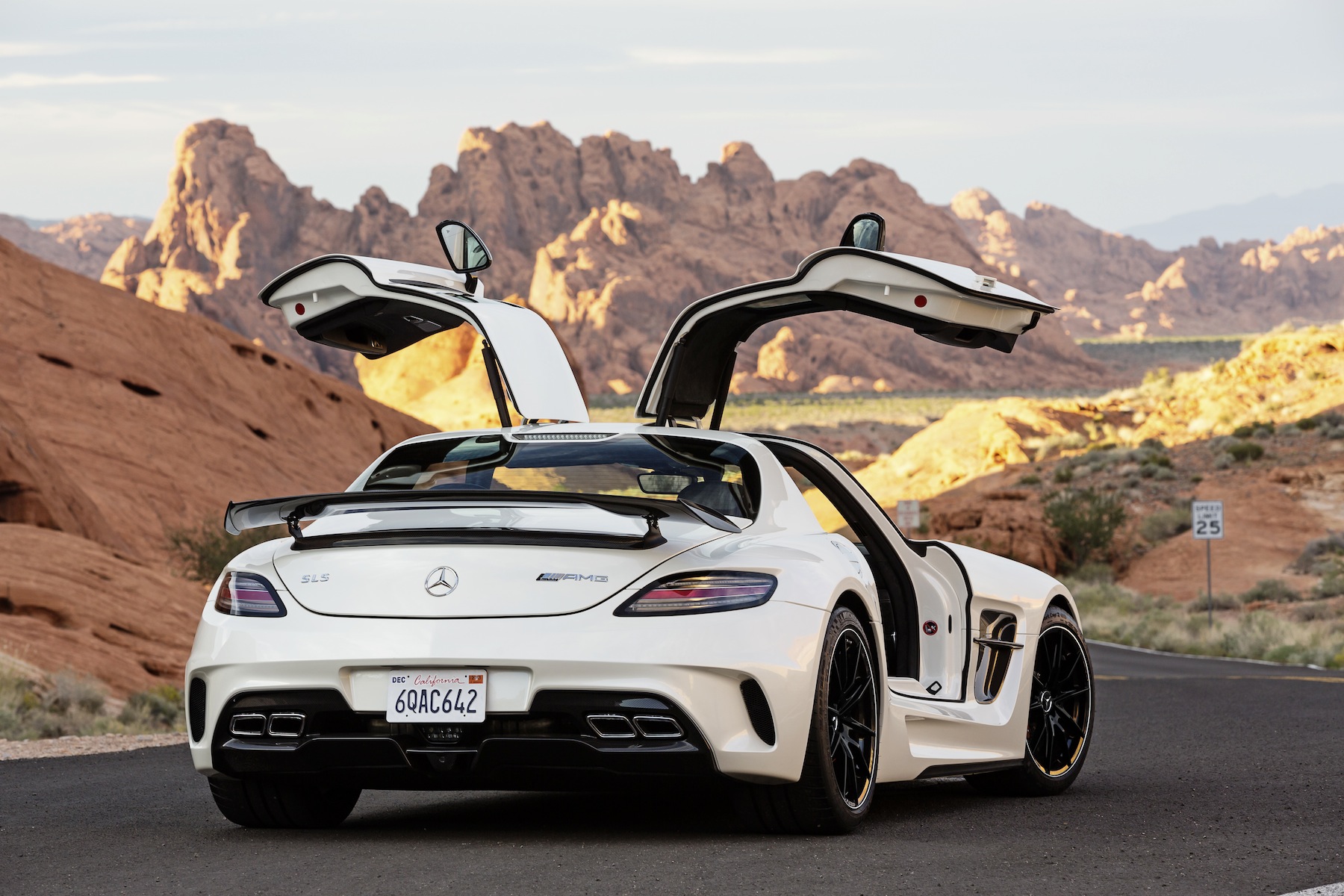 Mercedes SLS AMG Coupé Black Series revealed... and it