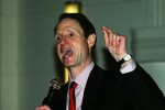 Senator introduces bill in Washington to regulate data caps