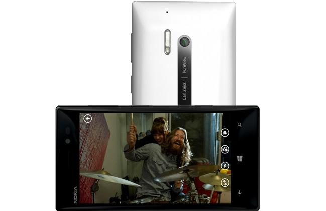 Nokia Lumia 928 demos audio skills (and there’s that Xenon flash)