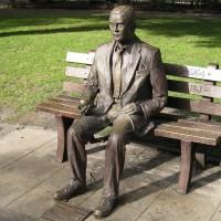Alan Turing, computer pioneer, receives royal pardon