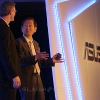 ASUS smartwatch chatted up by enigmatic Jonney Shih