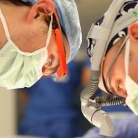 Glass hits operating theater as wearable tech boosts cancer surgery