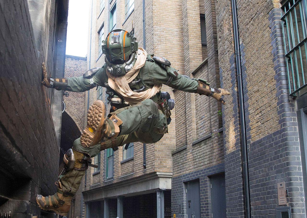 Titanfall Launch Brings Titans And High-Flying Pilots To The Streets.