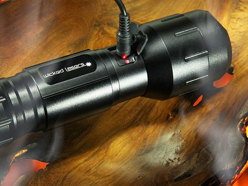 Wicked Lasers Flashtorch Flashlight Starts Fires With 4100 Lumens Of