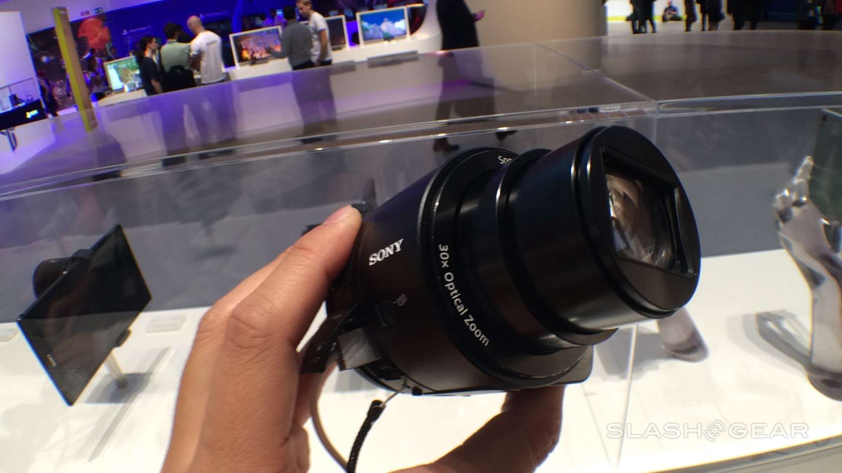 Sony QX30 Lens Camera HandsOn SlashGear